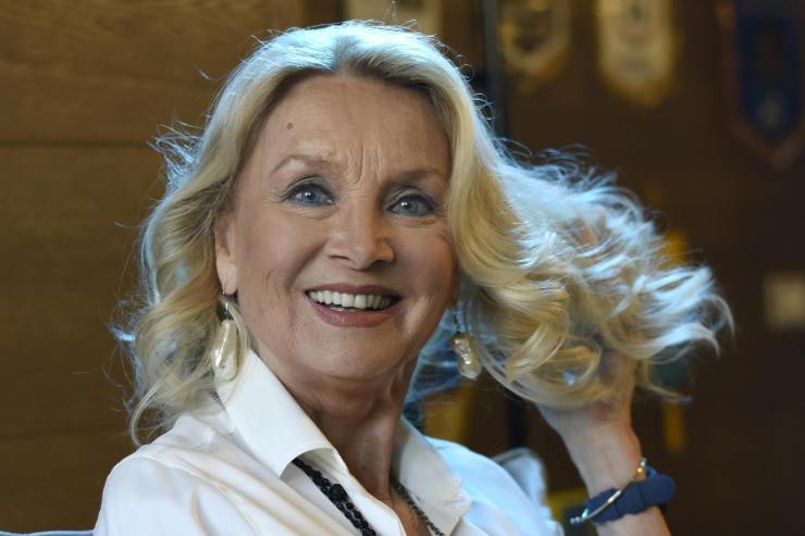 Imbarazzo in diretta per Barbara Bouchet