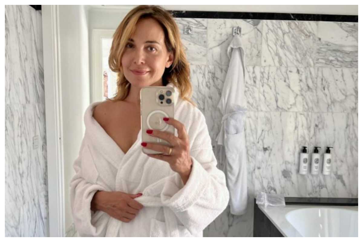 Barbara D'Urso selfie hot in bagno