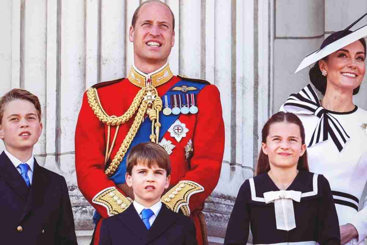 La principessa Kate si affaccia al balcone al Trooping The Colour insieme con William e i tre figli