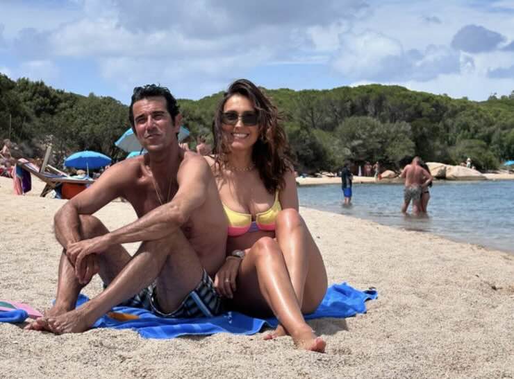 Caterina Balivo: la foto con il marito in spiaggia