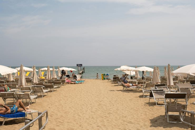 Spiaggia abbronzi prima segreto perché succede