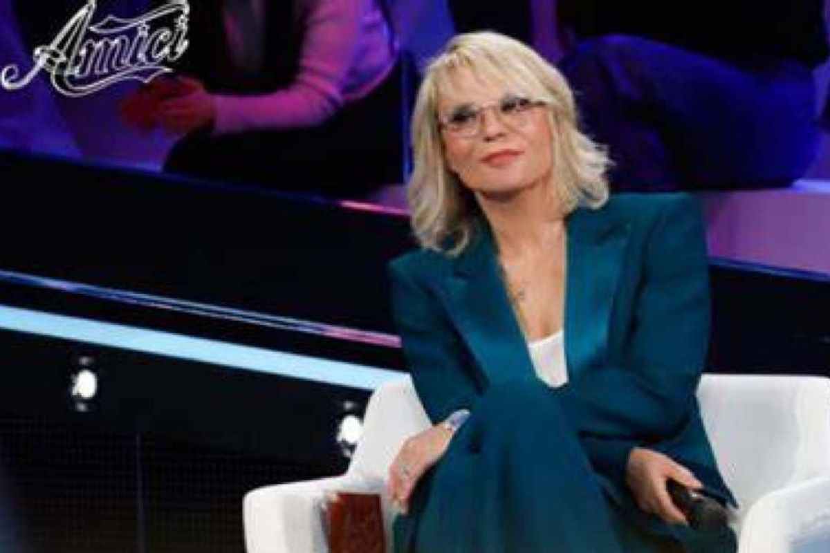 gesto Pier Silvio Berlusconi per Maria De Filippi