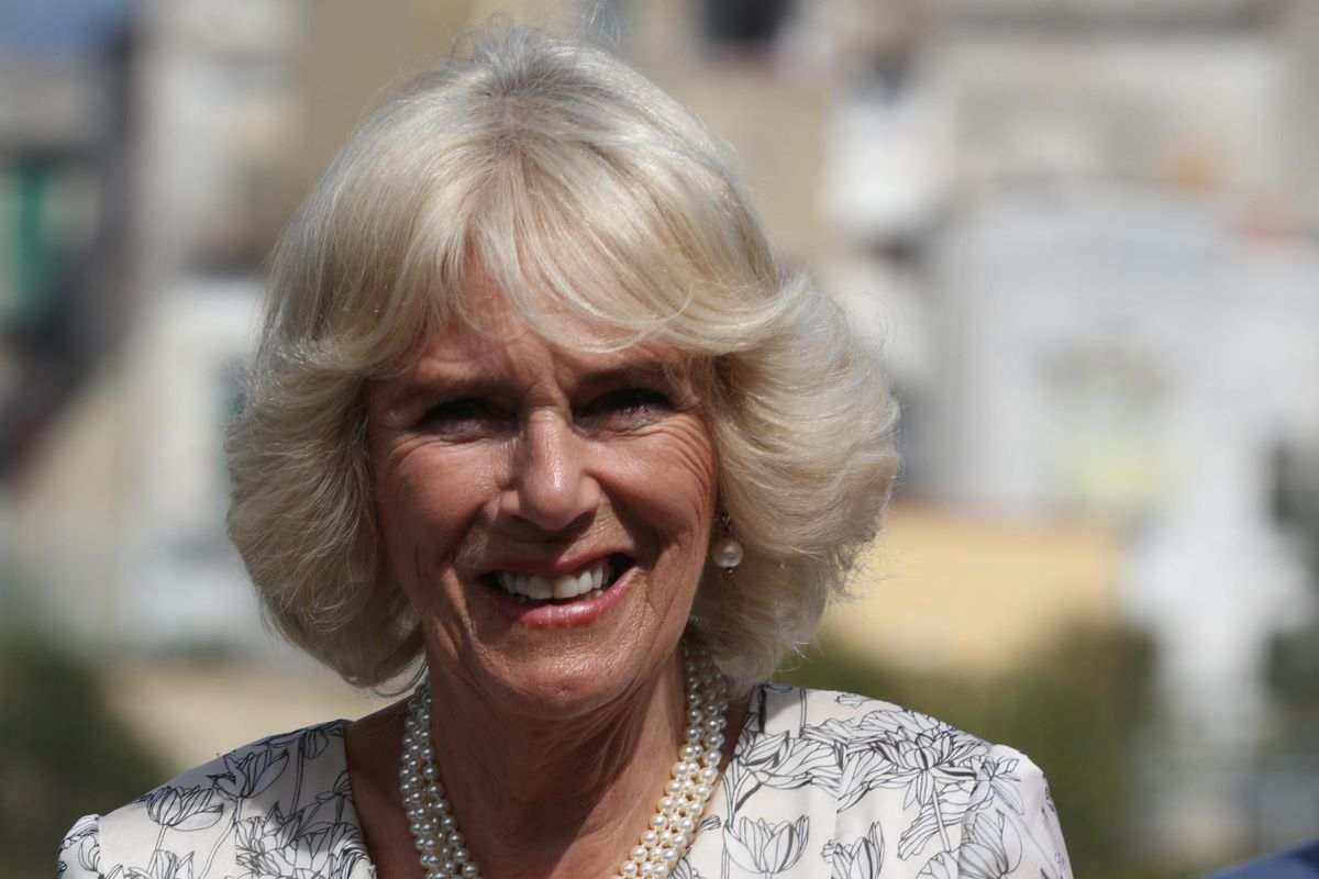 camilla gesto inaspettato carlo tutti senza parole