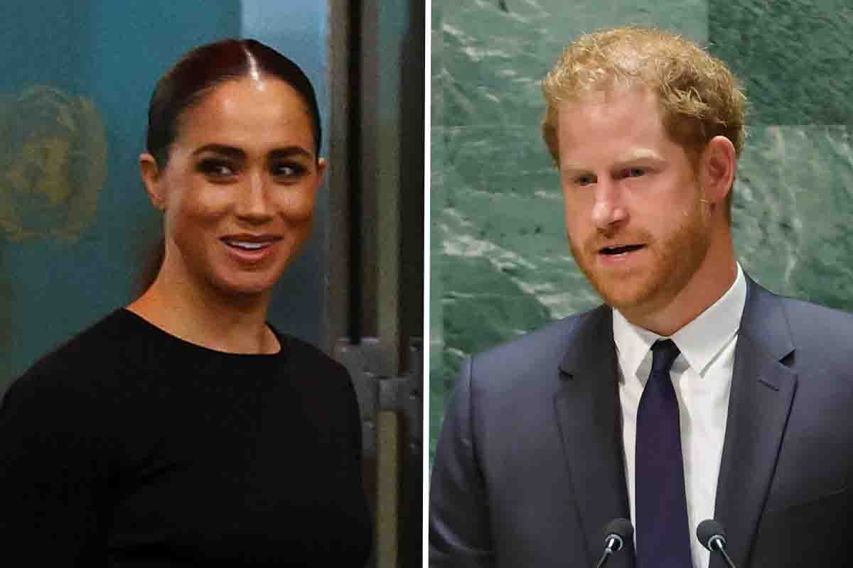 Meghan sussurra qualcosa ad Harry in pubblico