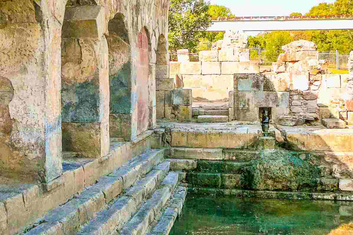 Bagno fra i resti romani