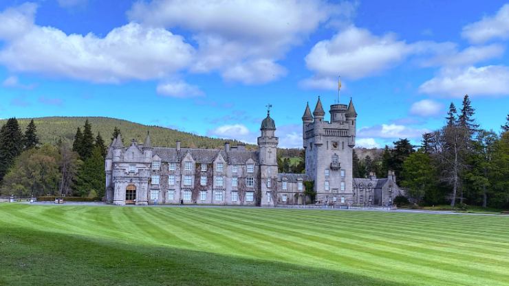 carlo non sfratterà i pipistrelli di balmoral