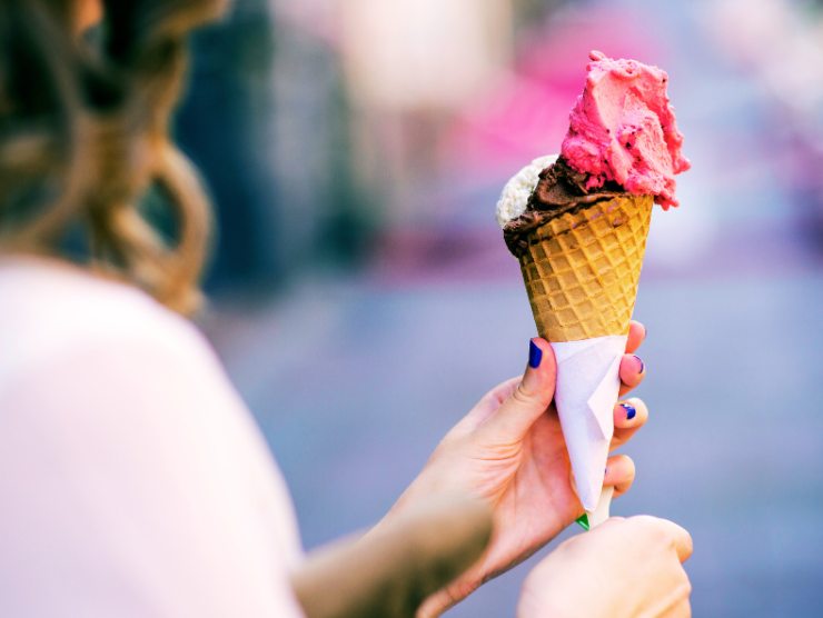 Mal di testa dopo aver mangiato il gelato, perché succede