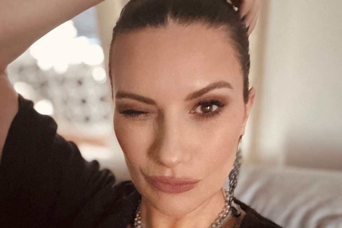 Foto sulla spiaggia di Laura Pausini