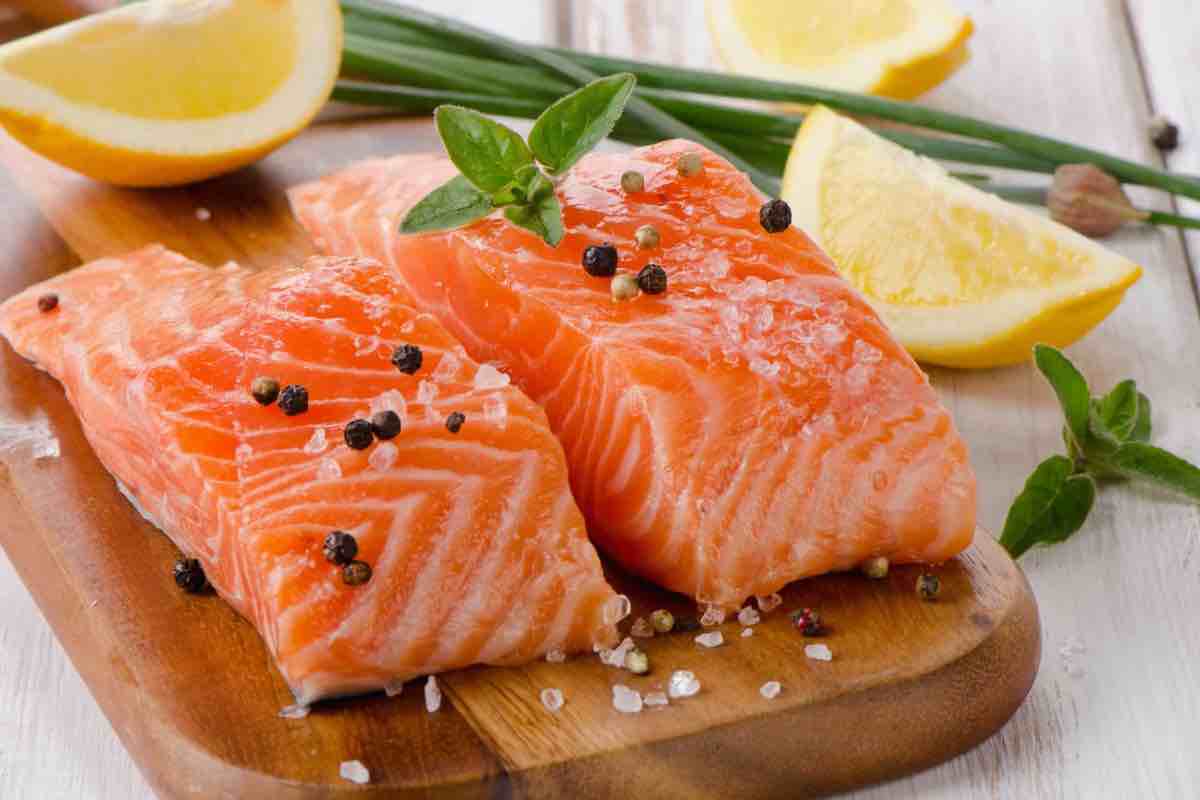 Allarme salmone rischio pesticidi antibiotici 