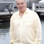 Bobby moresco porta in vita la storia di bugatti con un biopic avvincente