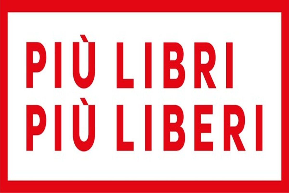 Filosofo caffo abbandona più libri più liberi tra polemiche sui social