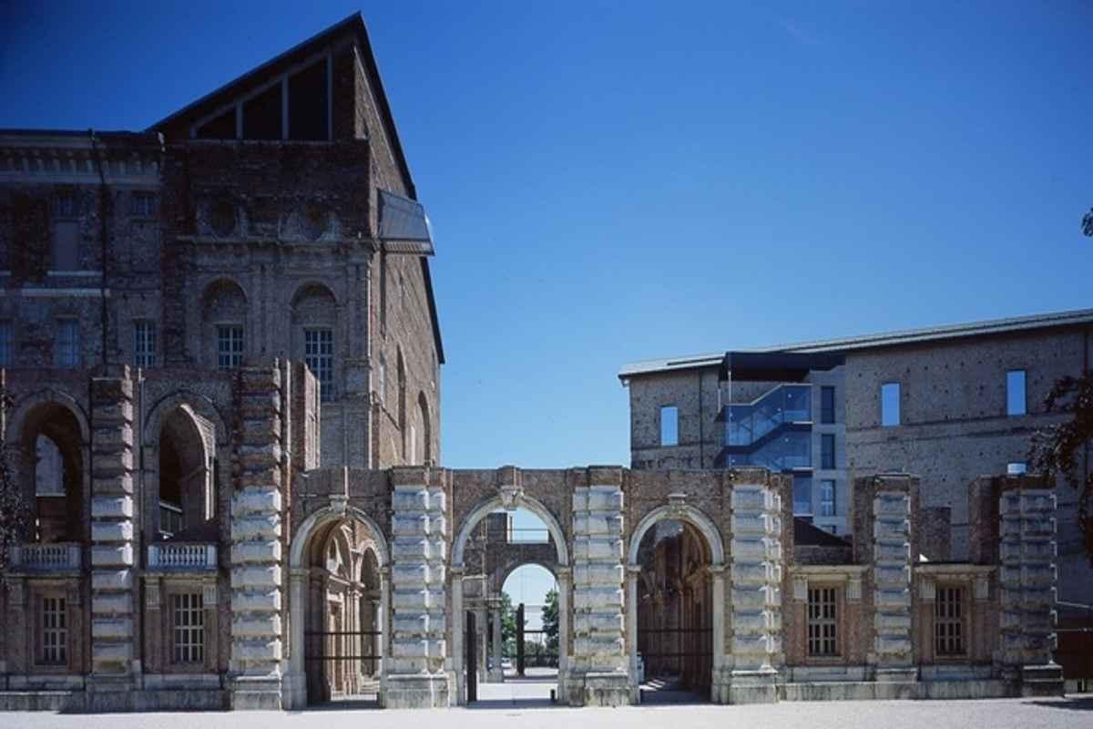 Il castello di rivoli festeggia 40 anni con un tocco di magia