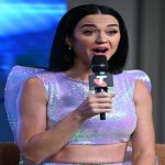 Katy perry colpita dal cane cantante alla corrida