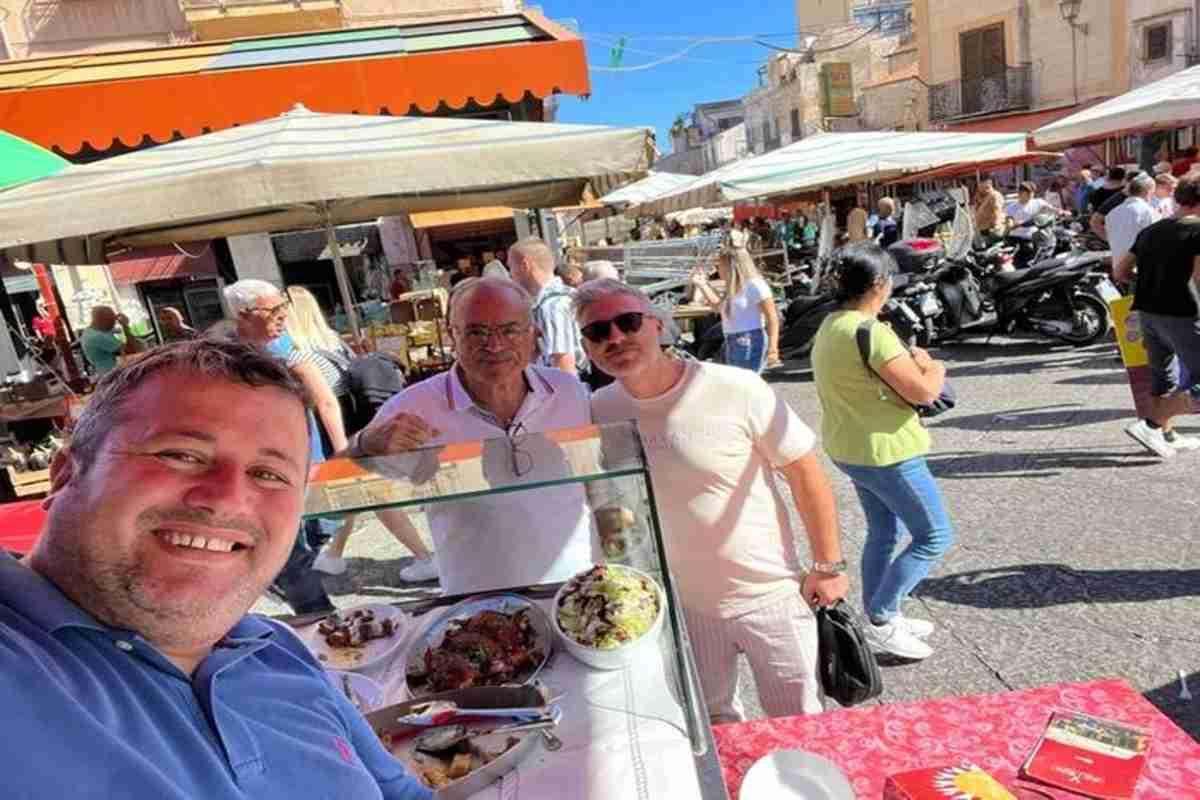 Portafogli smarrito a ballarò: il gesto sorprendente di un turista