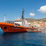 Sbarco di migranti a palermo: 16 persone in arrivo con sea watch, controlli sanitari in corso