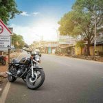 Tragico incidente a messina: motociclista di 55 anni perde la vita contro un palo della luce