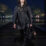 Chanel porta la magia della sfilata métiérs d'art al suggestivo west lake in cina