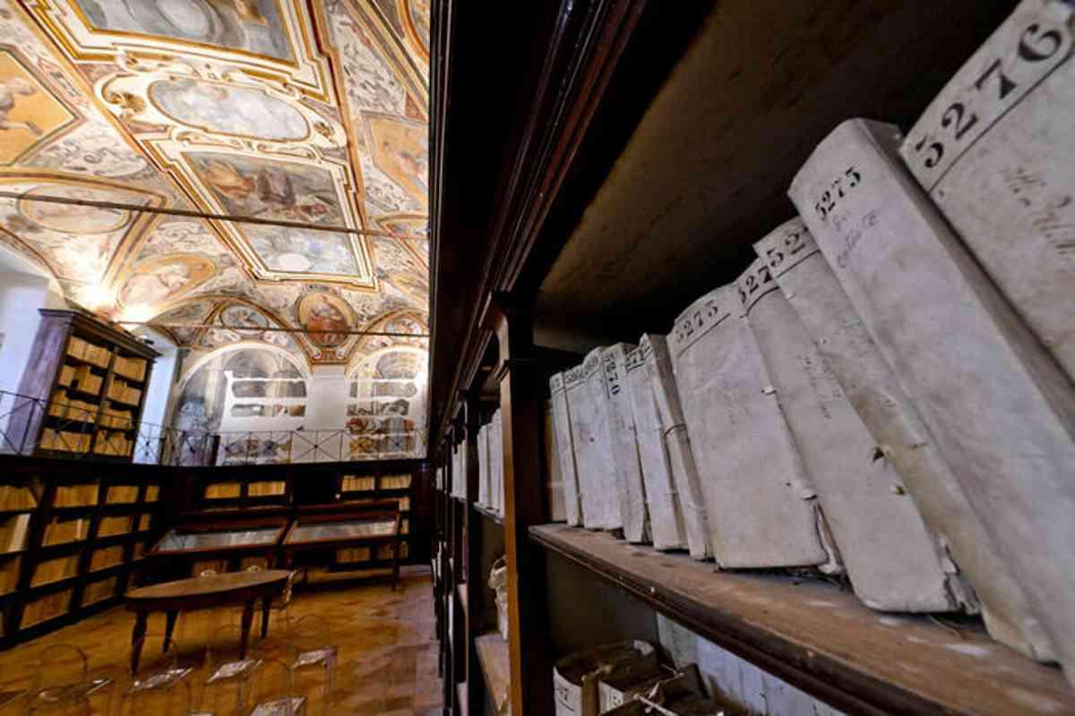 Festa all'archivio di stato di napoli, ma il mic solleva interrogativi