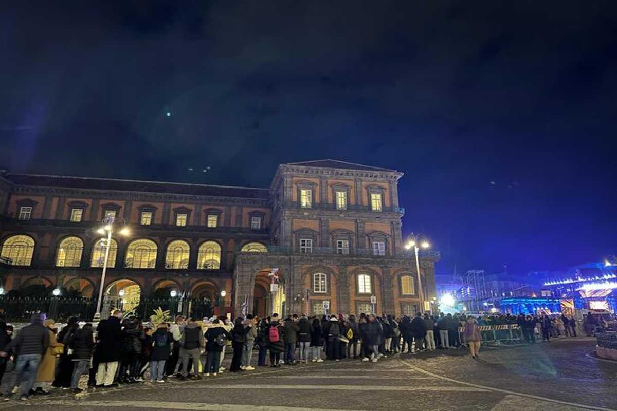 File chilometriche a napoli per l'attesissimo x factor