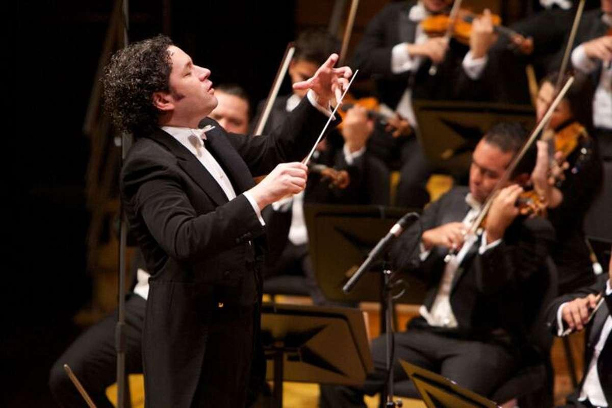 Gustavo dudamel porta magia a santa cecilia con lo schiaccianoci