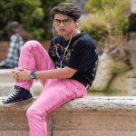 Il trionfo del ragazzo dai pantaloni rosa al festival di capri