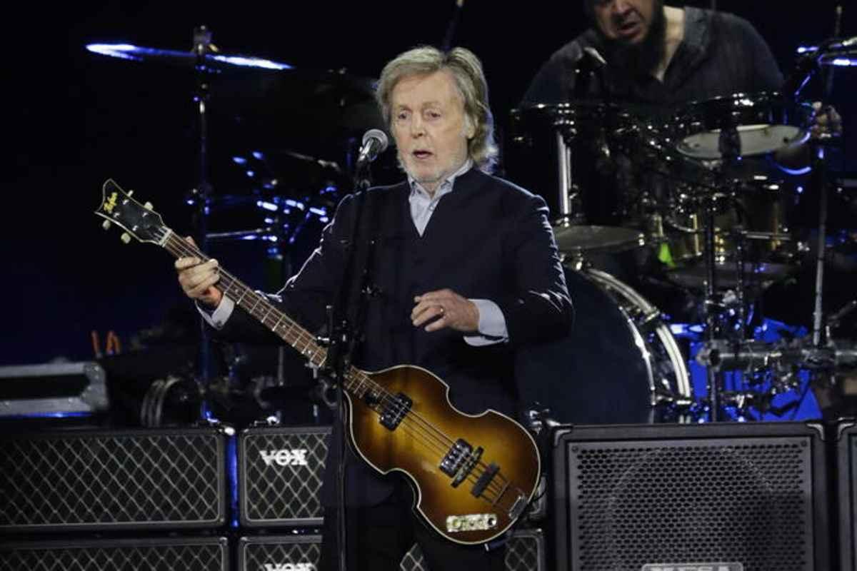 Paul mccartney diventa icona su moneta da cinque sterline