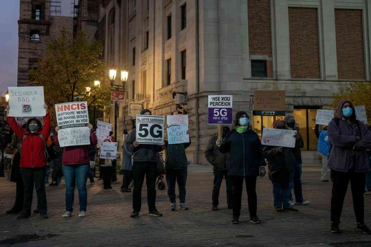 Protesta vibrante a baida contro l'installazione dell'antenna 5g