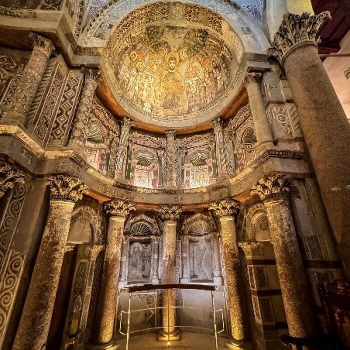 Scopri il fascino del restauro: una mostra fotografica sul monastero rosso in egitto