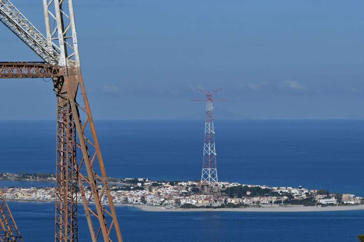 104 cittadini perdono la battaglia contro il ponte stretto