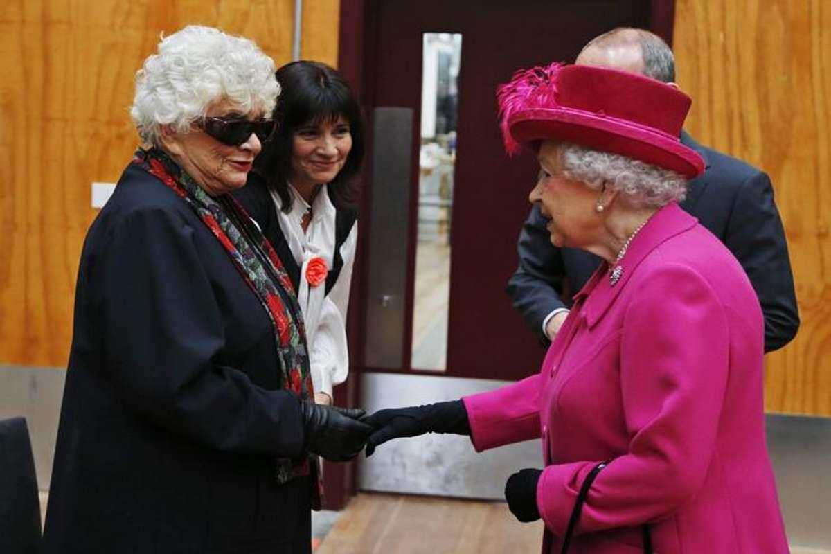 Addio a joan plowright, icona del palcoscenico e del grande schermo a 95 anni