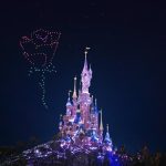 Il magico spettacolo serale di disneyland parigi sorprende i visitatori