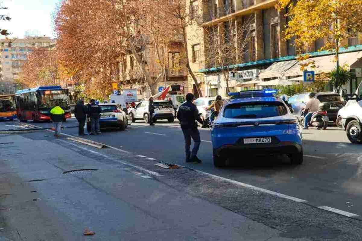 Incidente a catania: un operaio ferito dopo il crollo di un palo della luce