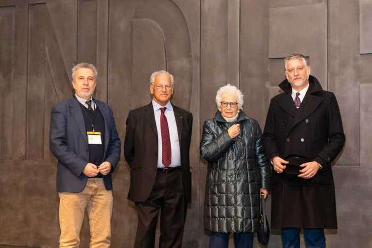 Incontro emozionante tra giuli e la senatrice segre al memoriale della shoah di milano