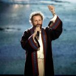 Jovanotti accende sanremo come primo superospite