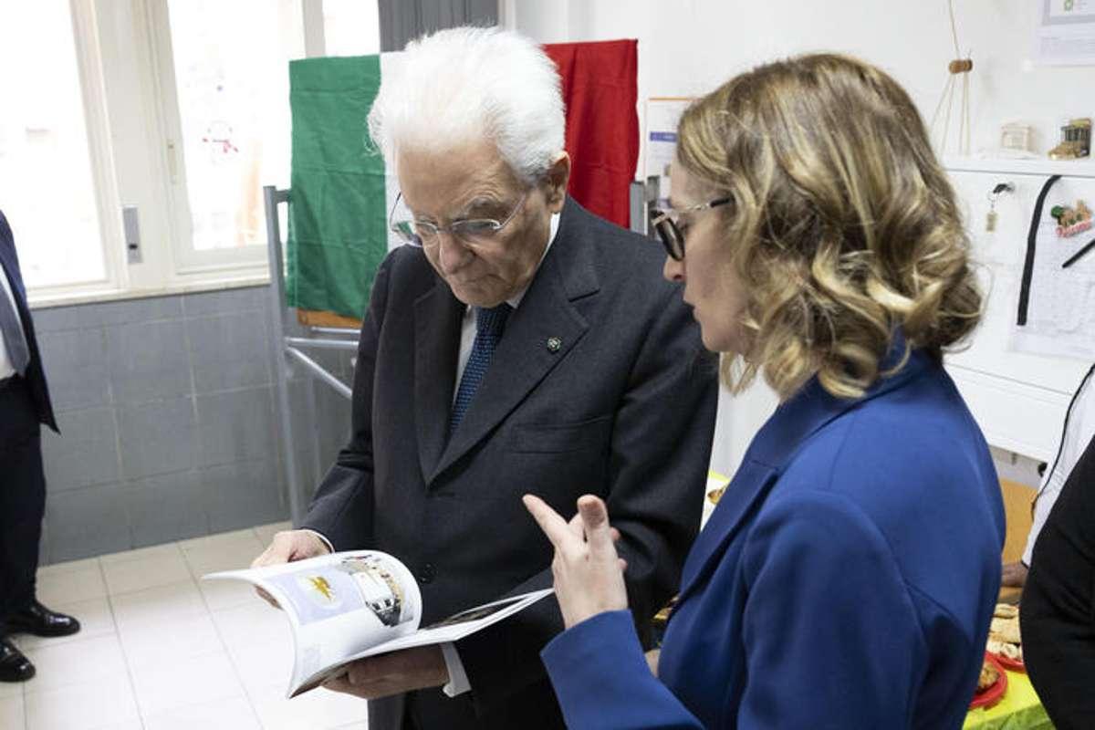 Mattarella incontra i giovani dopo il triste episodio di razzismo nella scuola