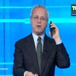 Mentana compie 70 anni e celebra con un tocco di ironia: 'la preistoria siamo noi'