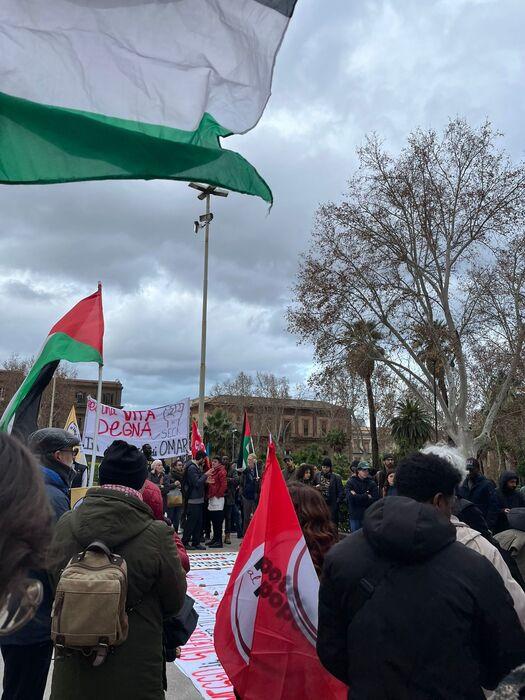 Migranti in piazza a palermo: una lotta per il diritto al permesso di soggiorno