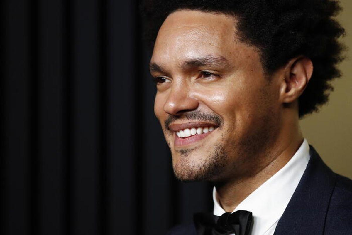 Trevor noah riporta il suo carisma ai grammy 2024