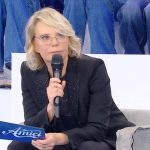 De Filippi presenta la puntata del 9 febbraio 2025