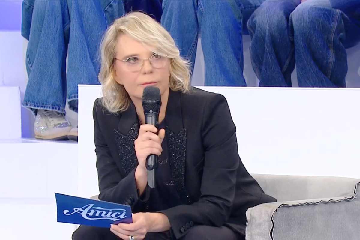 De Filippi presenta la puntata del 9 febbraio 2025